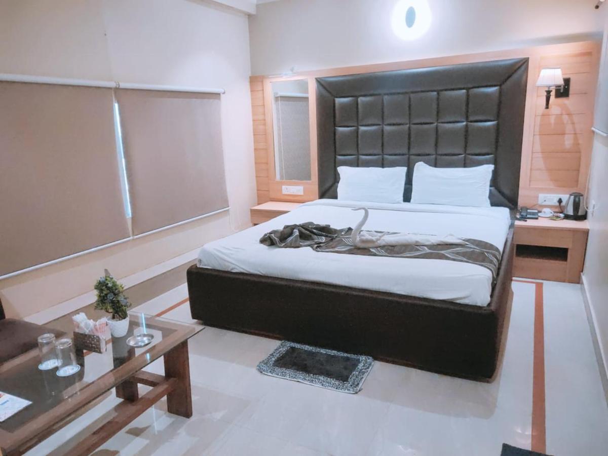 Motel New Milan ムザッファルプル エクステリア 写真